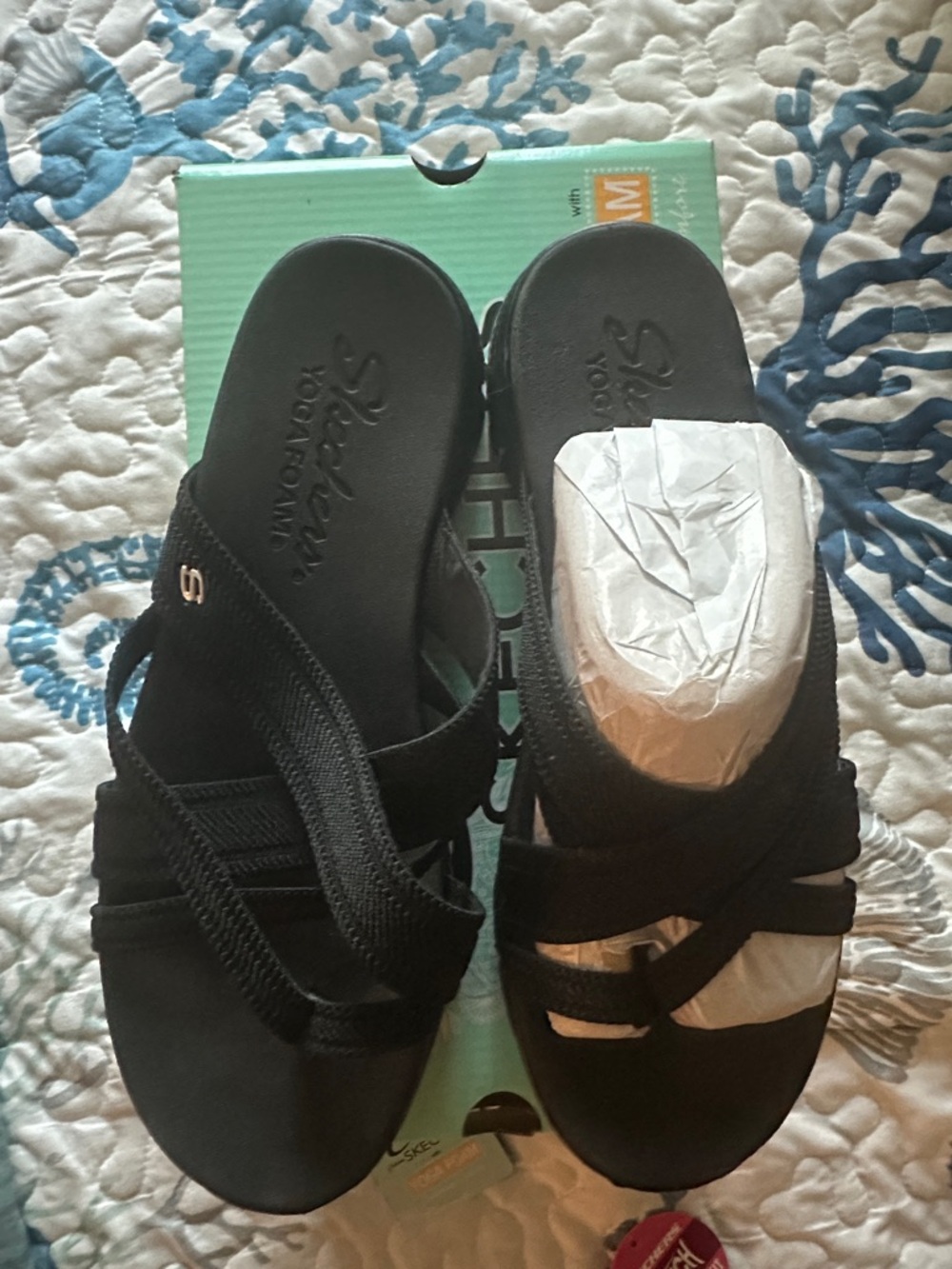 Skechers Black Crisscross Yoga Foam Slide Sandals - Picture 3 of 5